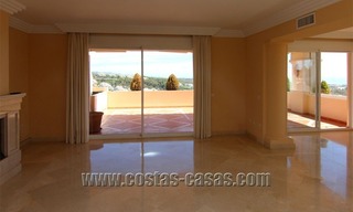 Te koop: Luxueus groot penthouse in Nueva Andalucía, Marbella’s Golf Vallei 11