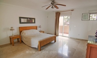 Luxe penthouse te koop in een eerstelijn golf complex in Guadalmina, San Pedro, Marbella 17