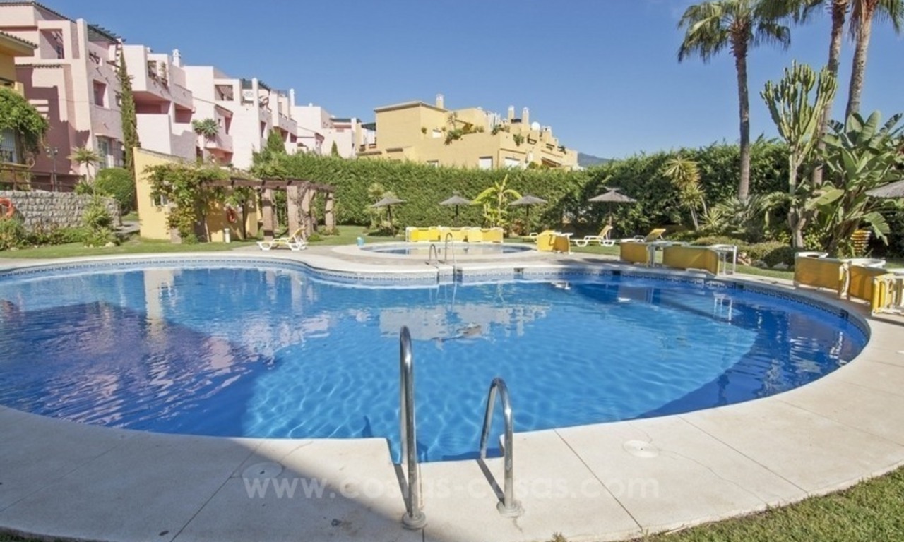Luxe penthouse te koop in een eerstelijn golf complex in Guadalmina, San Pedro, Marbella 2