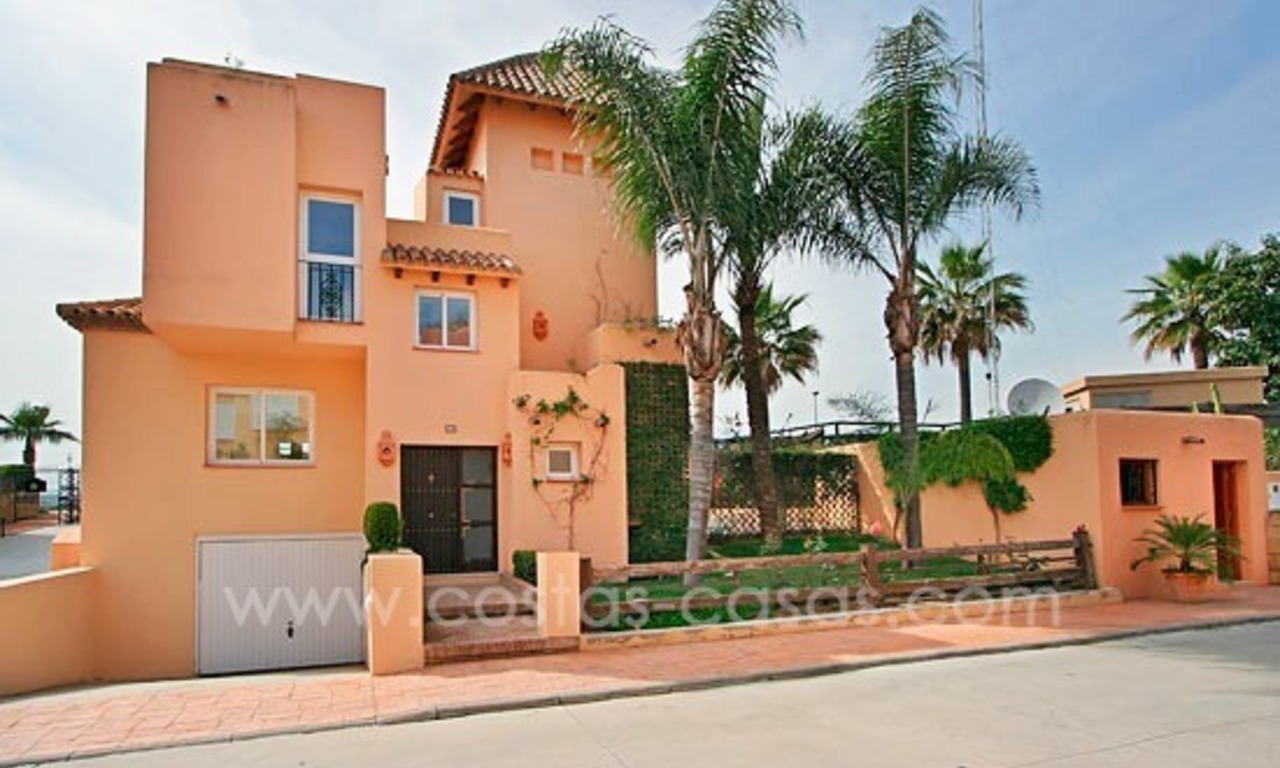 Huis te koop in Nueva Andalucia op wandelafstand van Puerto Banus, Marbella 0