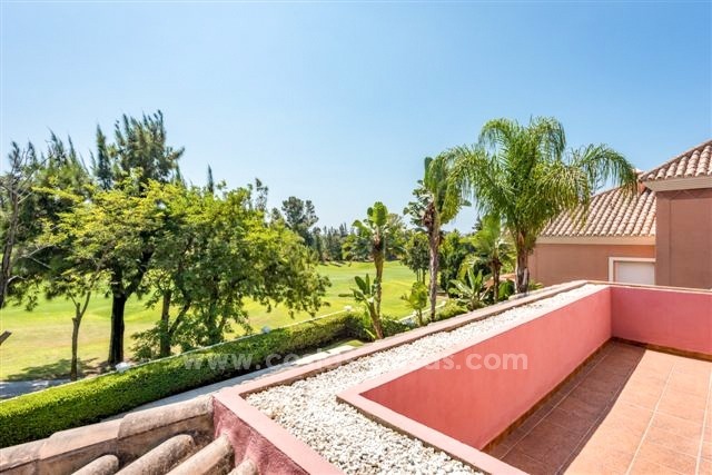 Koopje! Prachtige eerstelijns golf villa te koop in San Pedro, Marbella 10817 
