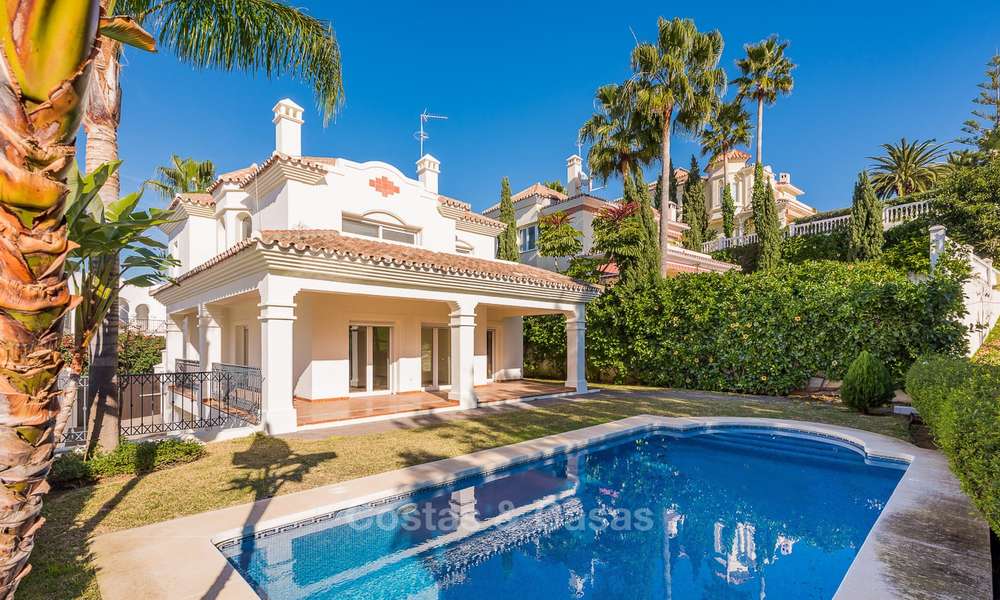 Koopje! Prachtige eerstelijns golf villa te koop in San Pedro, Marbella 18085