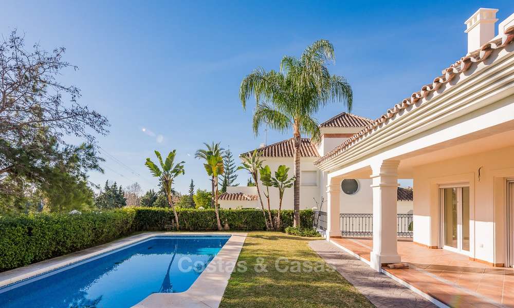 Koopje! Prachtige eerstelijns golf villa te koop in San Pedro, Marbella 18089