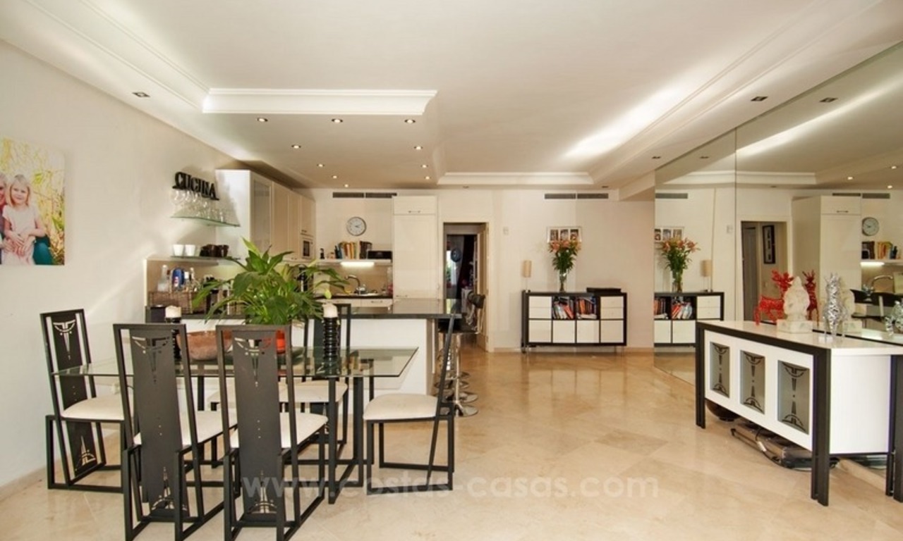 Luxe tuin appartement te koop, eerstelijn strand complex, New Golden Mile, Marbella – Estepona 3