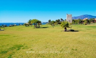 Luxe tuin appartement te koop, eerstelijn strand complex, New Golden Mile, Marbella – Estepona 33