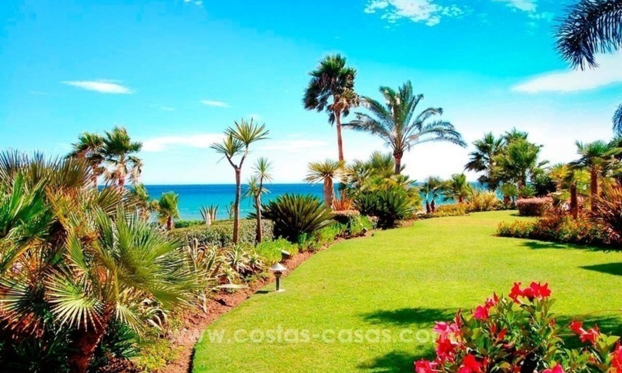 Luxe tuin appartement te koop, eerstelijn strand complex, New Golden Mile, Marbella – Estepona 25
