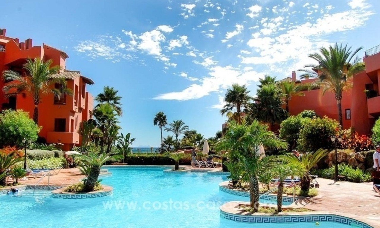 Luxe tuin appartement te koop, eerstelijn strand complex, New Golden Mile, Marbella – Estepona 20