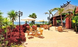 Luxe eerstelijn strand hoek appartement te koop, New Golden Mile, Marbella - Estepona 26