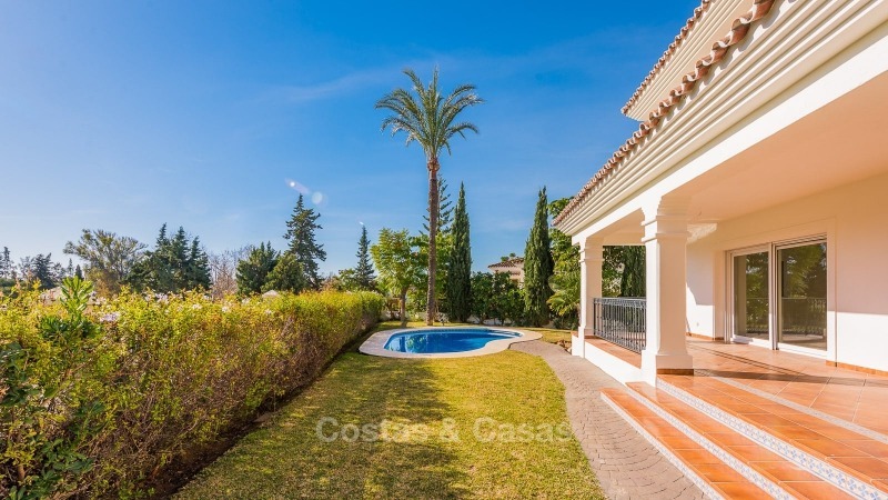 Te koop in San Pedro Marbella: villa direct aan de golfbaan gelegen 10779 
