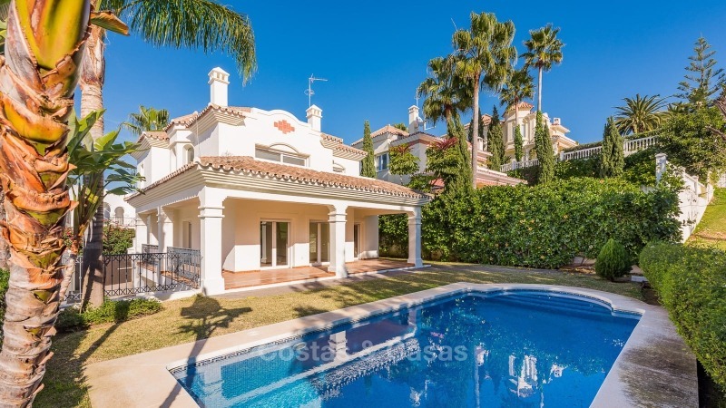 Te koop in San Pedro Marbella: villa direct aan de golfbaan gelegen 10776 