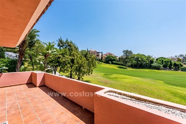 Te koop in San Pedro Marbella: villa direct aan de golfbaan gelegen 10782 