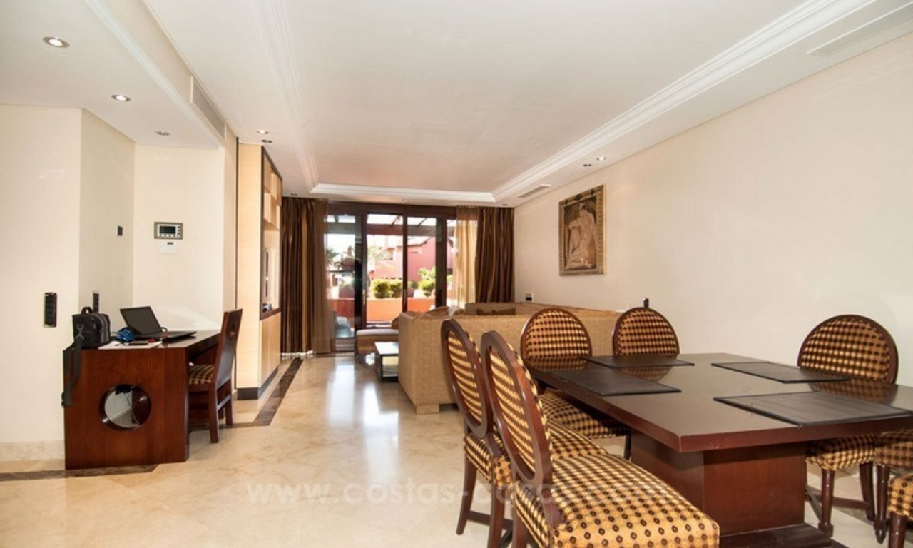 Luxe penthouse te koop, eerstelijnstrand complex, New Golden Mile, Marbella - Estepona 13