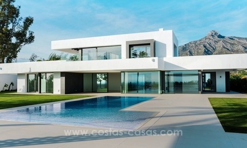 Nieuwe moderne villa te koop op de Golden Mile te Marbella 