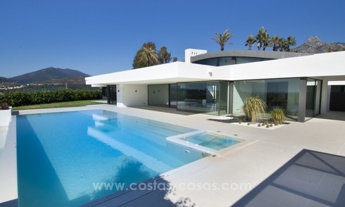 Nieuwe moderne villa te koop op de Golden Mile in Marbella 