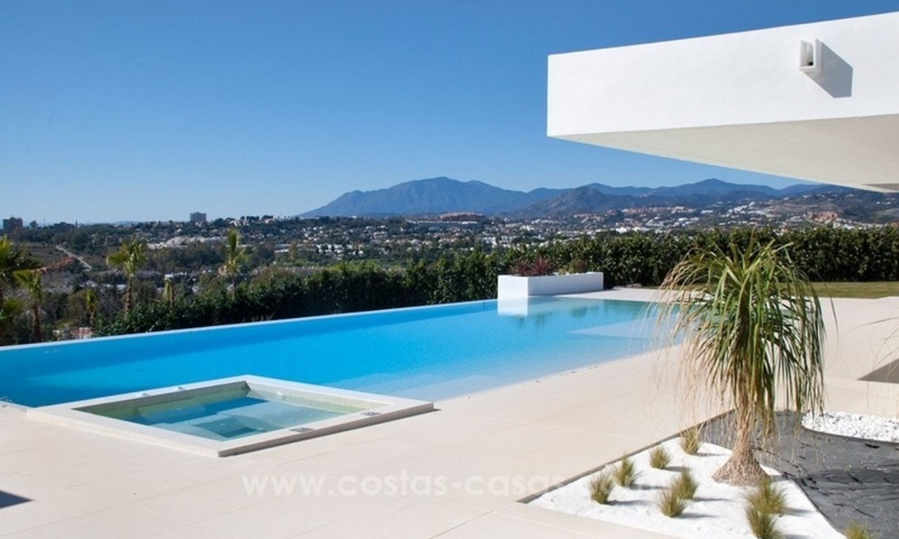 Nieuwe moderne villa te koop op de Golden Mile in Marbella 2
