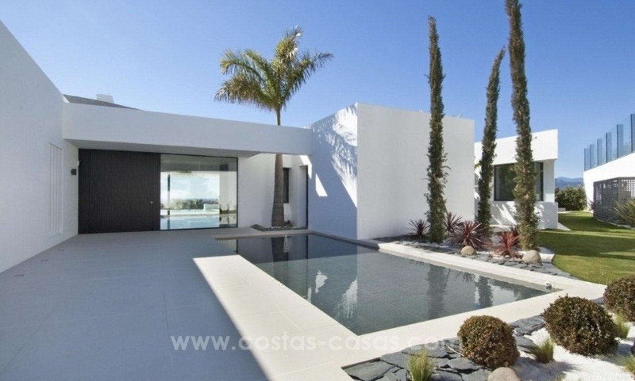 Nieuwe moderne villa te koop op de Golden Mile in Marbella 11