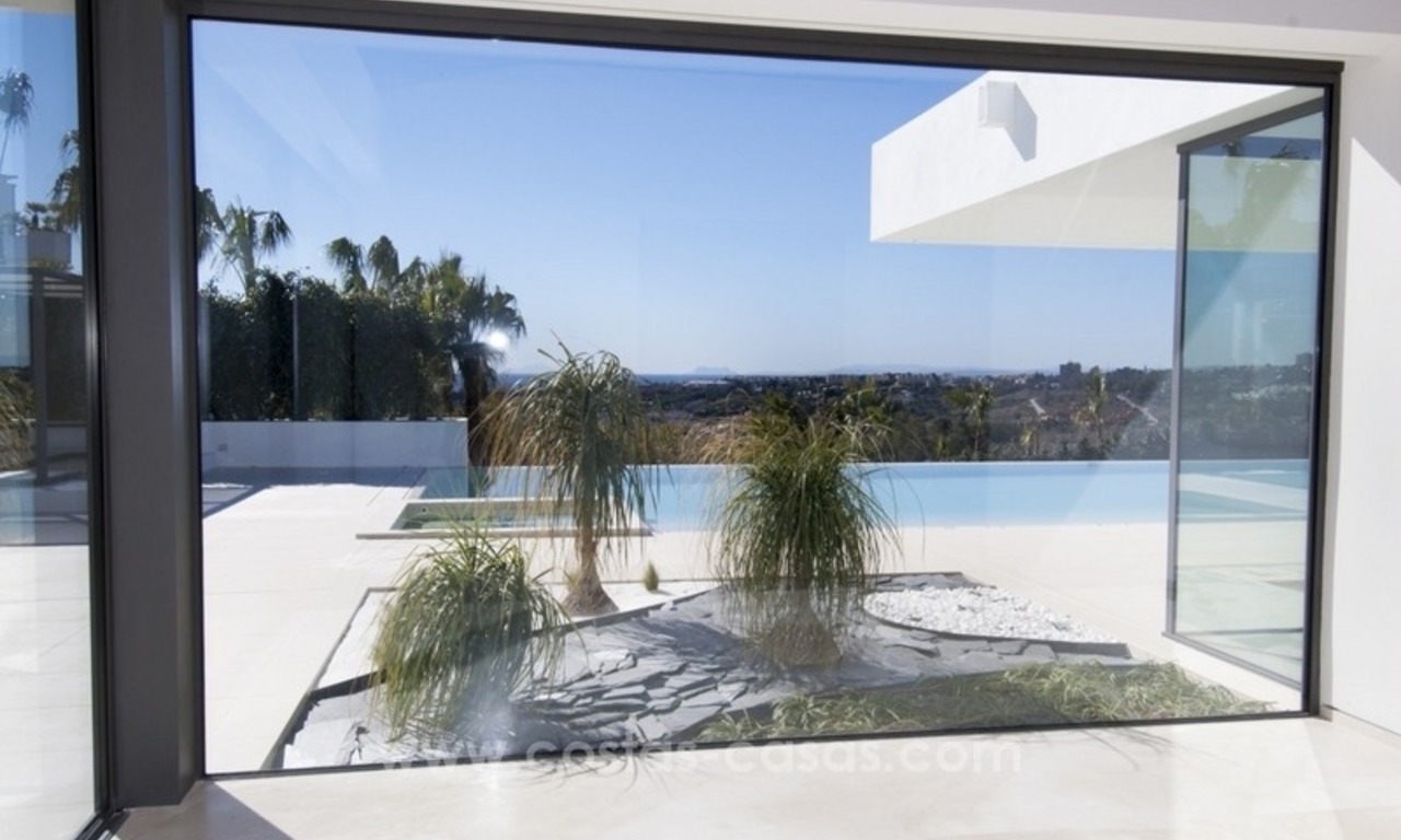 Nieuwe moderne villa te koop op de Golden Mile in Marbella 16