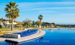 Te koop in Marbella - Benahavís: Ruim modern, luxe golf appartement 52776 