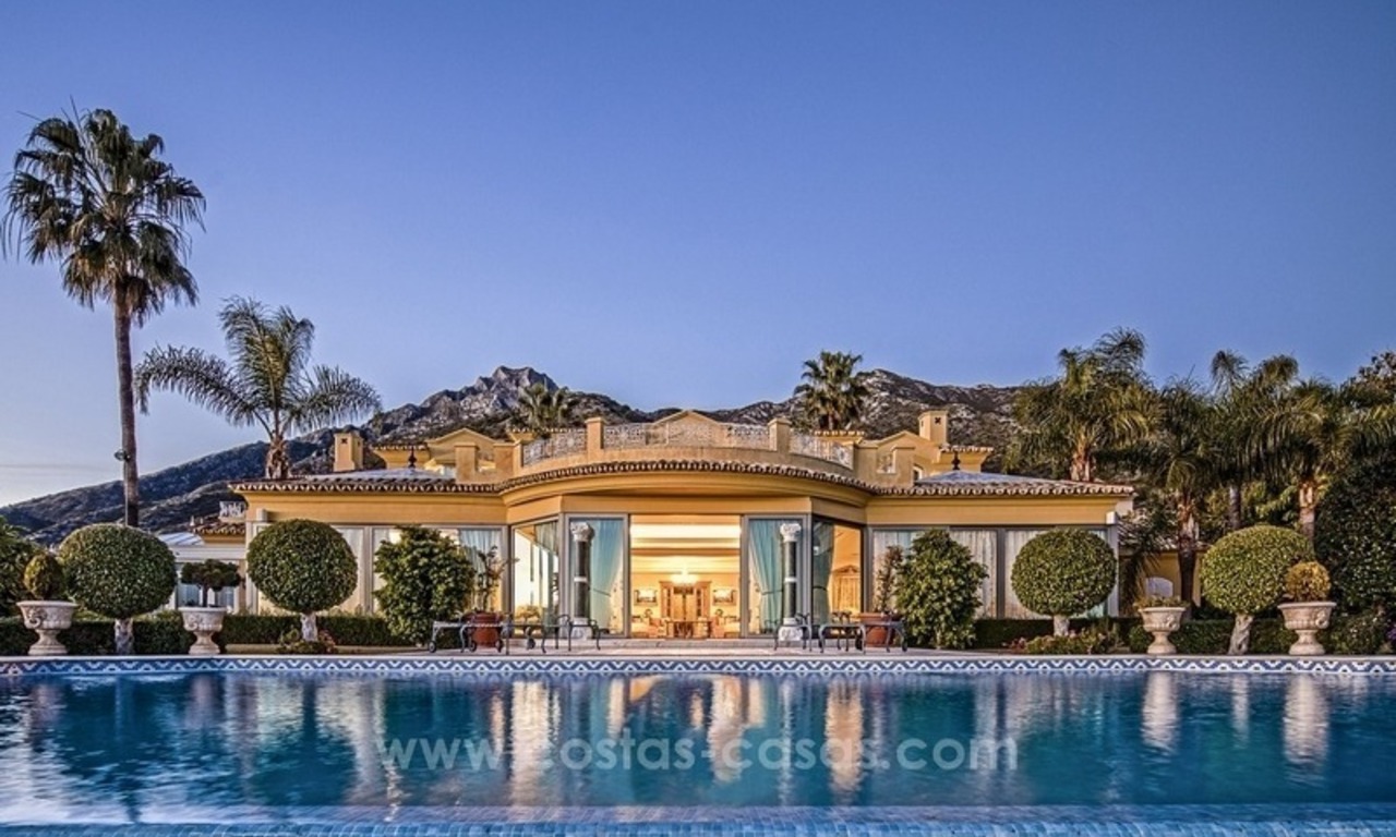 Paleisachtige villa te koop in Sierra Blanca, Marbella 0