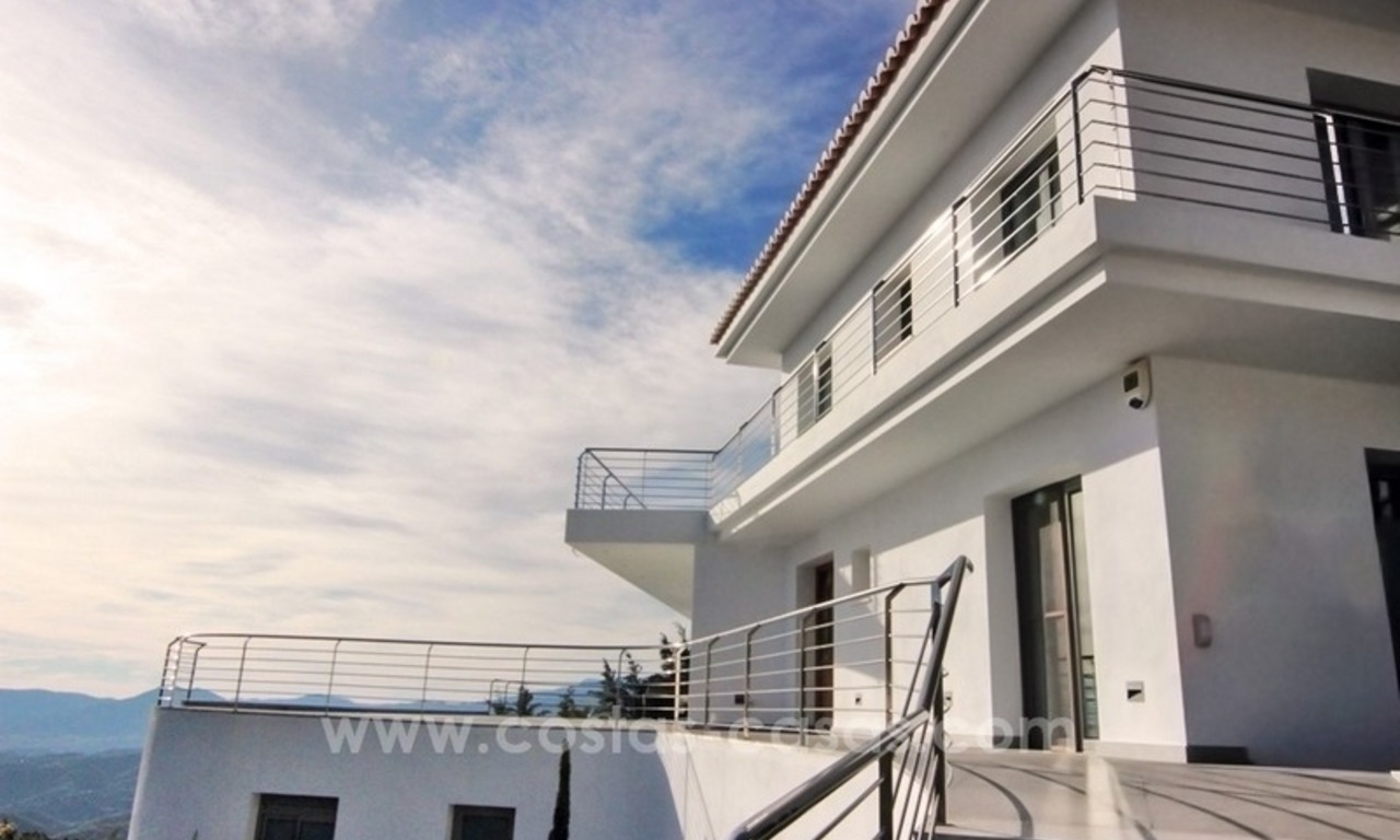 Nieuwe moderne villa te koop in Mijas 7