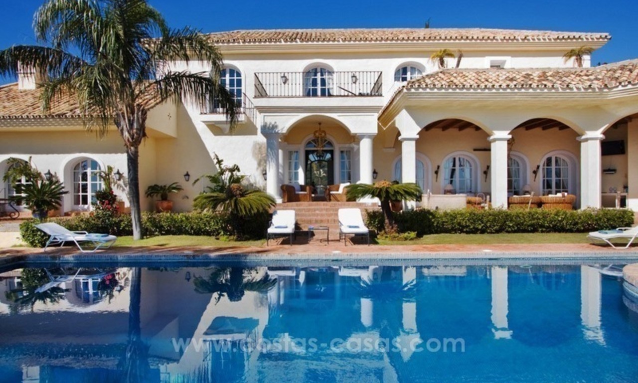 Luxueuze villa te koop in een elegante klassieke stijl met het beste uitzicht in El Madroñal - Benahavis 13