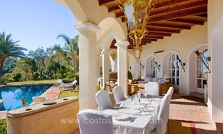 Luxueuze villa te koop in een elegante klassieke stijl met het beste uitzicht in El Madroñal - Benahavis 17
