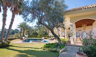 Luxueuze villa te koop in een elegante klassieke stijl met het beste uitzicht in El Madroñal - Benahavis 18