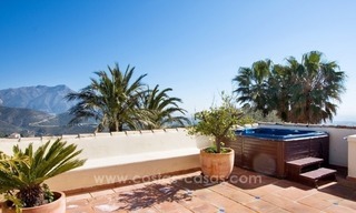 Luxueuze villa te koop in een elegante klassieke stijl met het beste uitzicht in El Madroñal - Benahavis 20