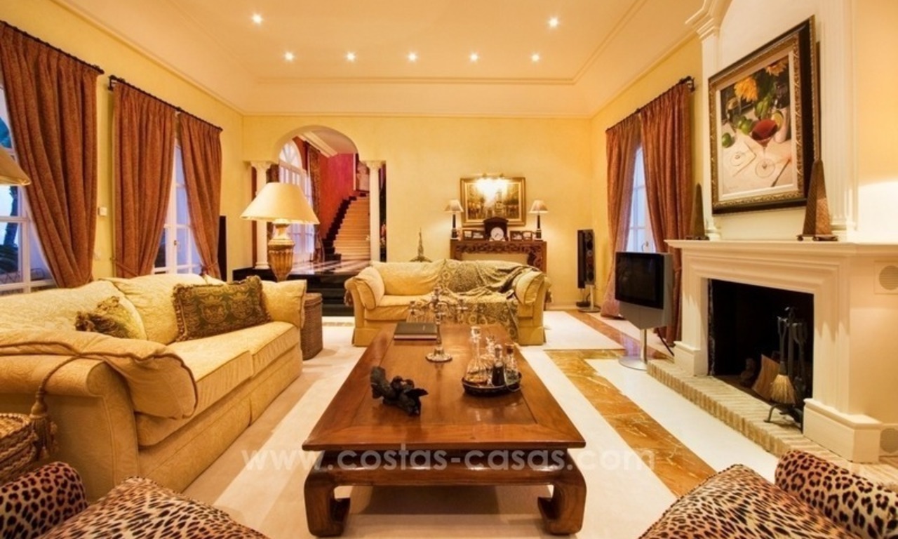Luxueuze villa te koop in een elegante klassieke stijl met het beste uitzicht in El Madroñal - Benahavis 25
