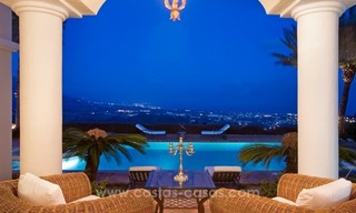Luxueuze villa te koop in een elegante klassieke stijl met het beste uitzicht in El Madroñal - Benahavis 2