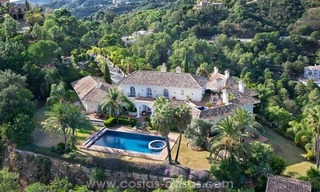 Luxueuze villa te koop in een elegante klassieke stijl met het beste uitzicht in El Madroñal - Benahavis 0
