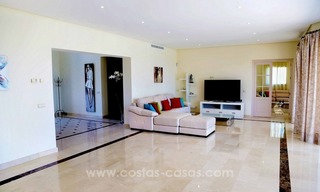 Luxe villa met prachtig zeezicht te koop tussen Marbella en Estepona 17