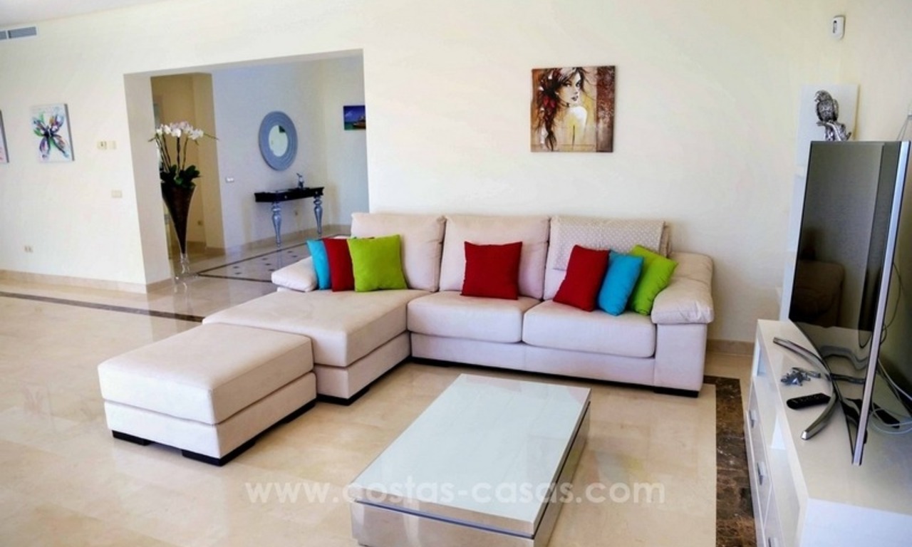 Luxe villa met prachtig zeezicht te koop tussen Marbella en Estepona 18