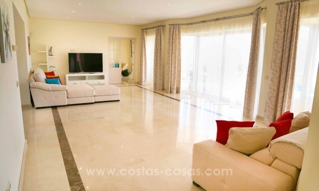 Luxe villa met prachtig zeezicht te koop tussen Marbella en Estepona 20