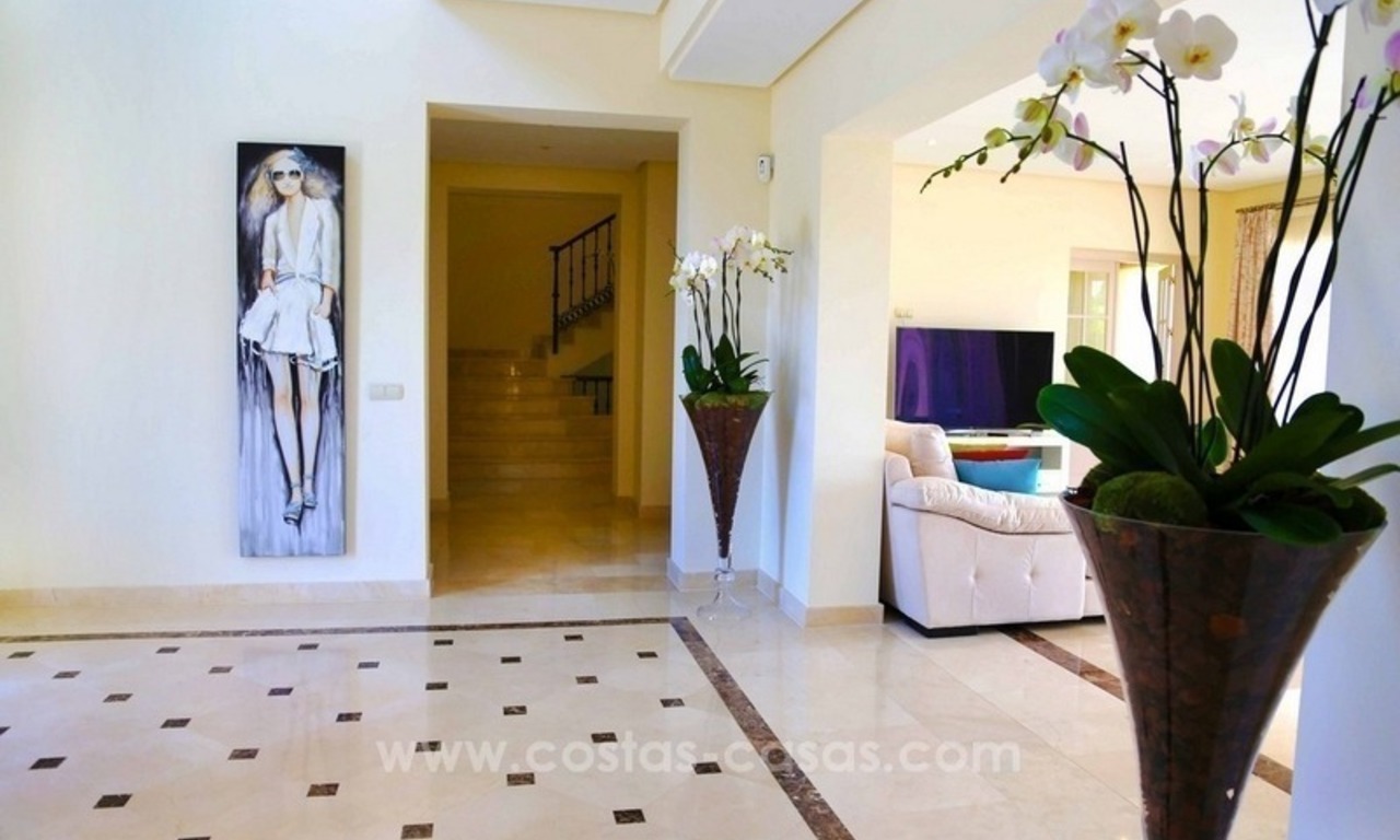 Luxe villa met prachtig zeezicht te koop tussen Marbella en Estepona 15