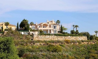 Luxe villa met prachtig zeezicht te koop tussen Marbella en Estepona 1