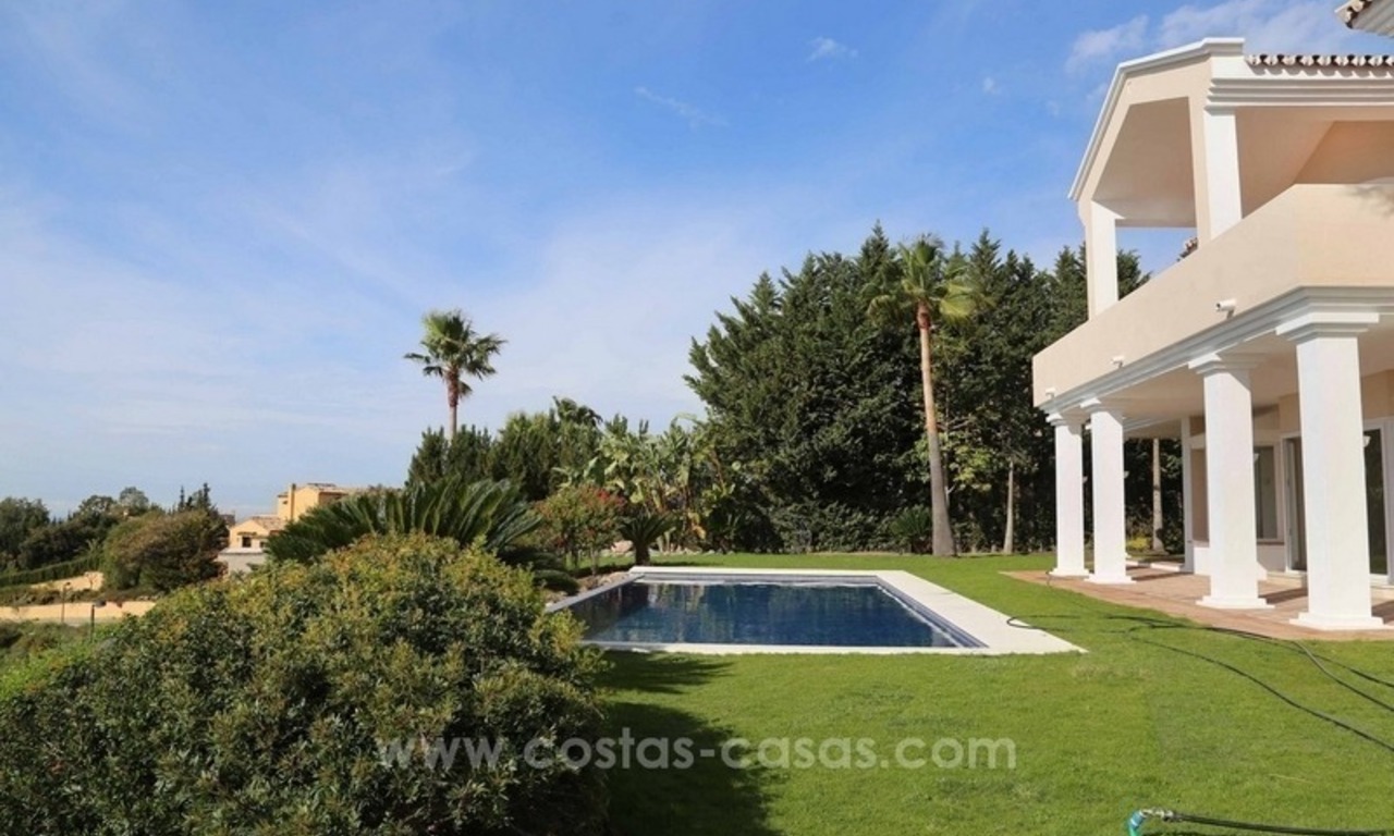 Luxe villa met prachtig zeezicht te koop tussen Marbella en Estepona 10