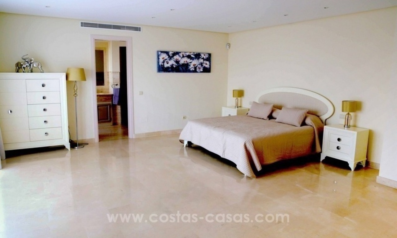 Luxe villa met prachtig zeezicht te koop tussen Marbella en Estepona 37