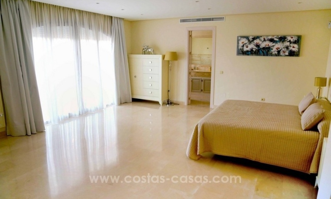 Luxe villa met prachtig zeezicht te koop tussen Marbella en Estepona 38