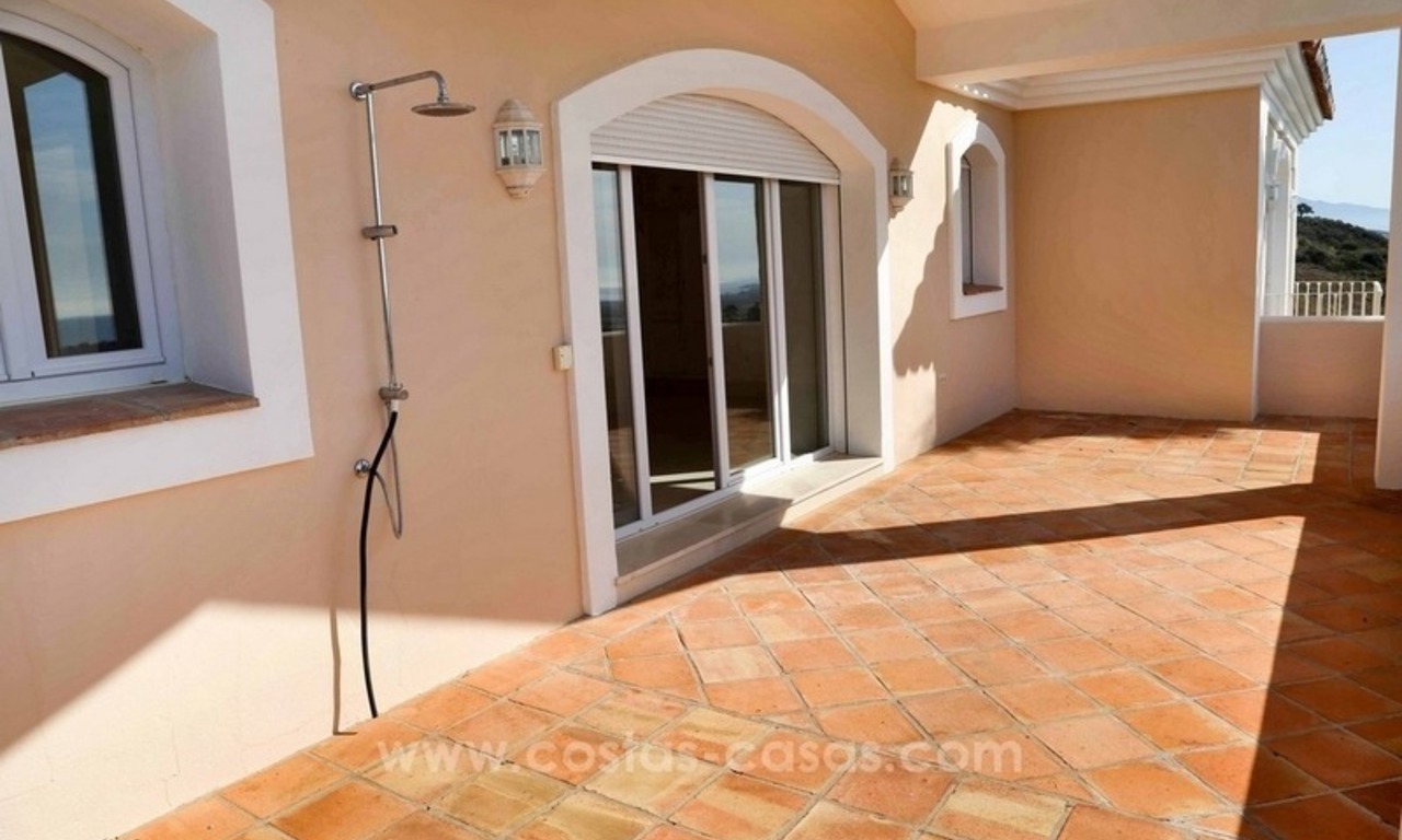 Luxe villa met prachtig zeezicht te koop tussen Marbella en Estepona 41