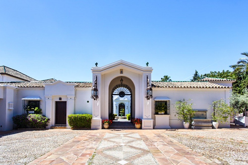 Te koop in Marbella, beachside: spectaculair landgoed - luxe villa, nabij het strand 11138