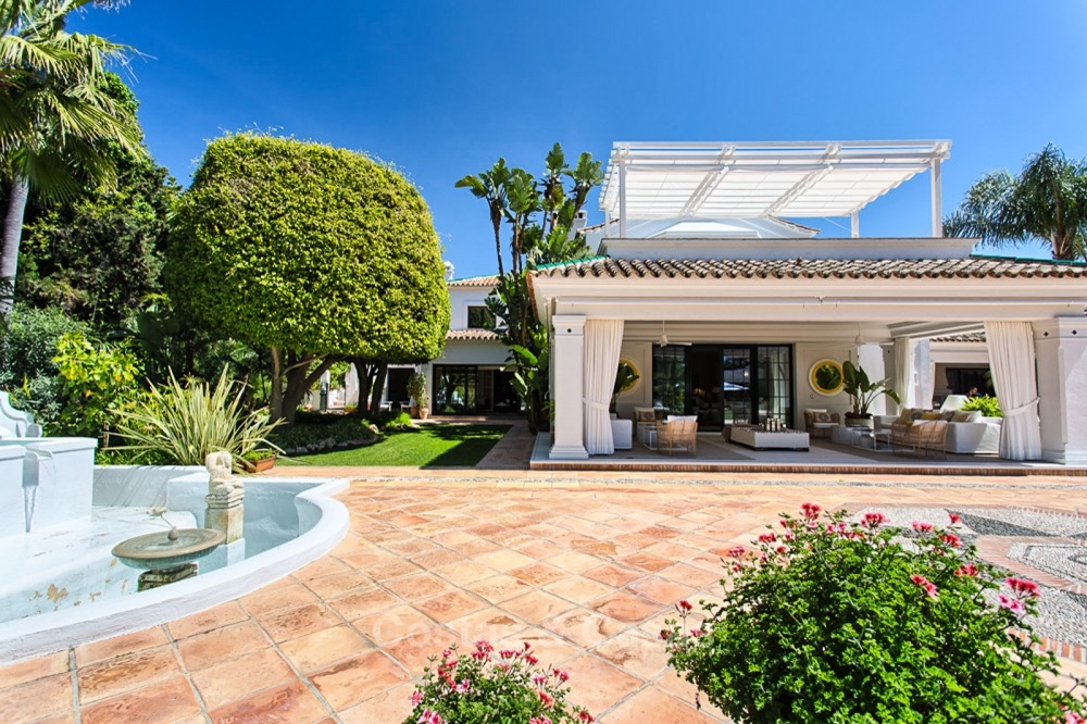Te koop in Marbella, beachside: spectaculair landgoed - luxe villa, nabij het strand 11145