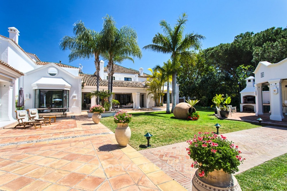 Te koop in Marbella, beachside: spectaculair landgoed - luxe villa, nabij het strand 11147