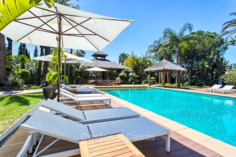 Te koop in Marbella, beachside: spectaculair landgoed - luxe villa, nabij het strand 11153 