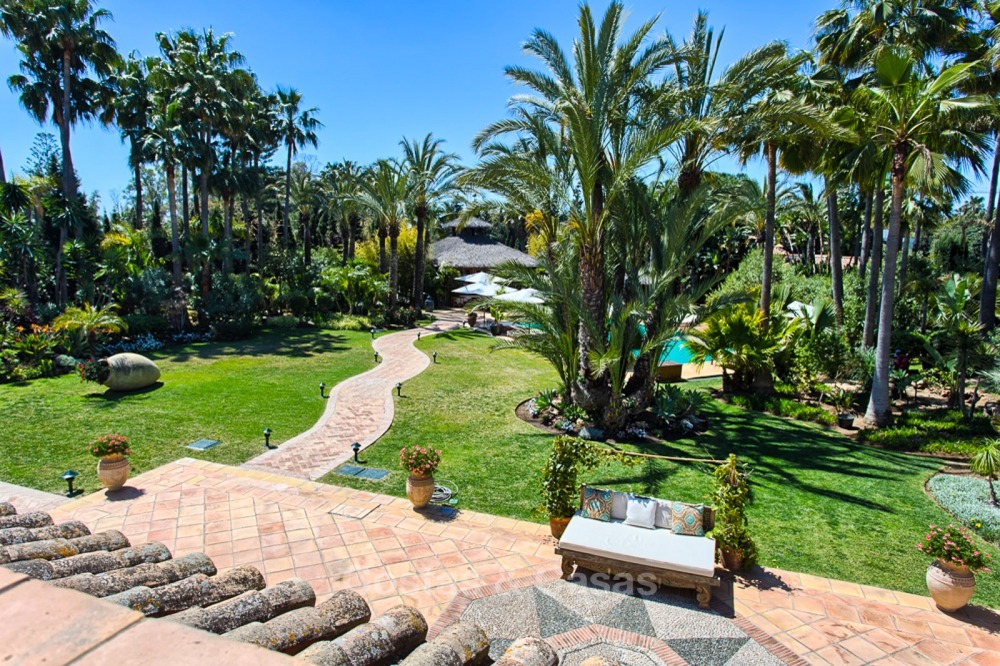 Te koop in Marbella, beachside: spectaculair landgoed - luxe villa, nabij het strand 11156