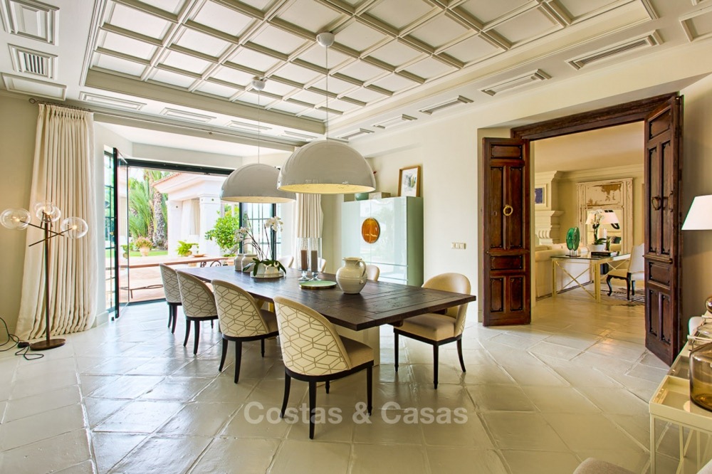 Te koop in Marbella, beachside: spectaculair landgoed - luxe villa, nabij het strand 11168