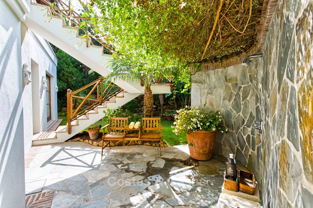 Te koop in Marbella, beachside: spectaculair landgoed - luxe villa, nabij het strand 11193