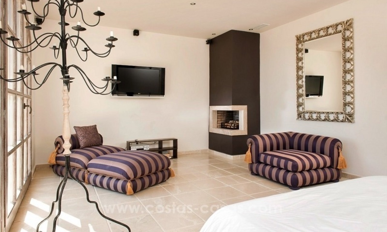 Villa te koop in een hedendaagse en klassieke stijl in El Madroñal, Marbella – Benahavis 9