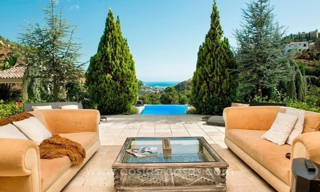 Villa te koop in een hedendaagse en klassieke stijl in El Madroñal, Marbella – Benahavis 4