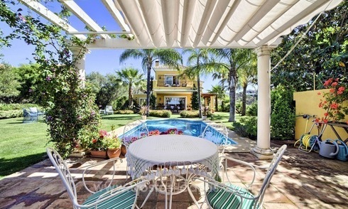 Villa te koop in Marbella Oost, met panoramisch zeezicht 